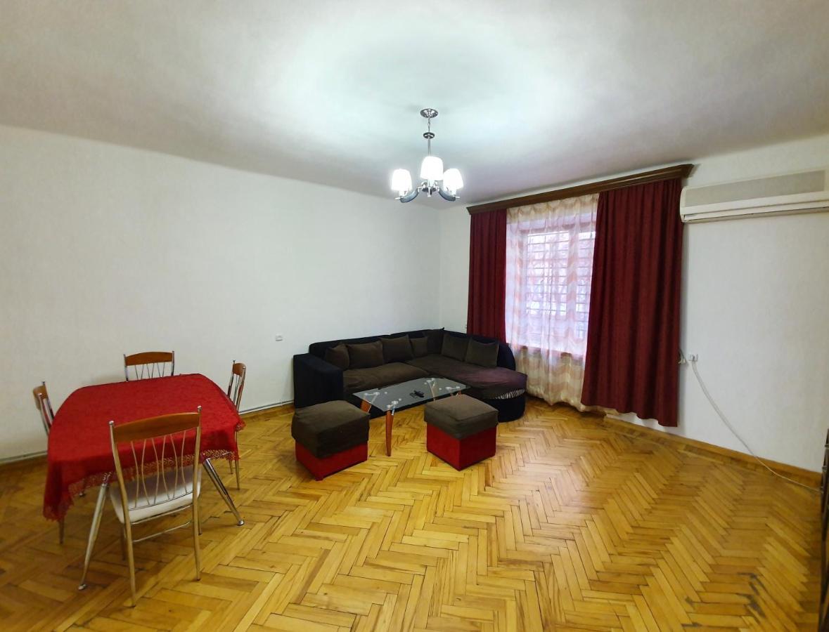 Cozy Apartment Near Opera House 예레반 외부 사진